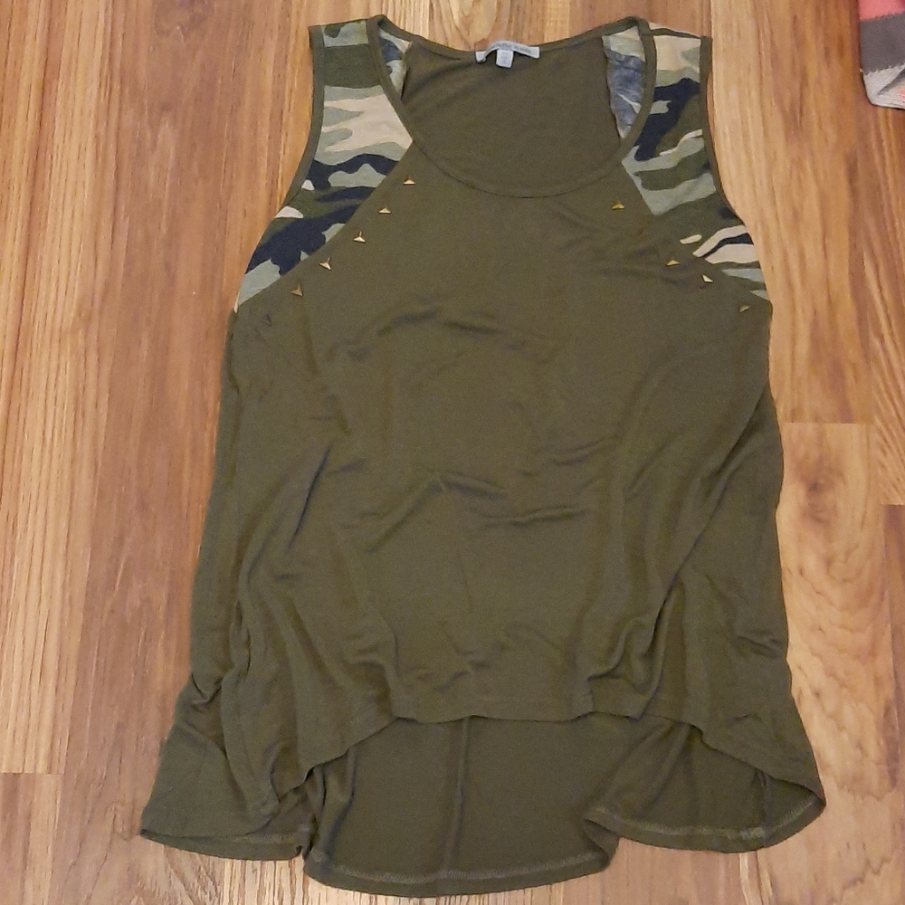 Flowy tank